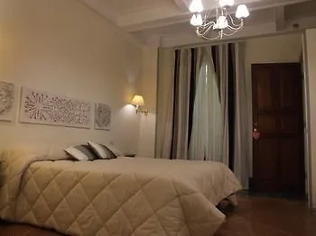 ベッド・アンド・ブレックファスト Domus Dea B&B ローマ