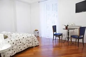 Domus Dea B&B ローマ 3*,